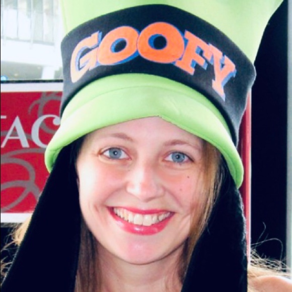 Meet your Posher, Adrienne